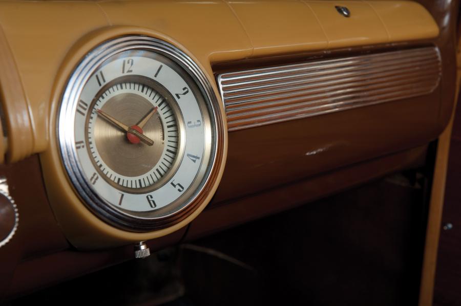  Ford Super DeLuxe V8 Station Wagon 1942 года  (фото 2 из 6)